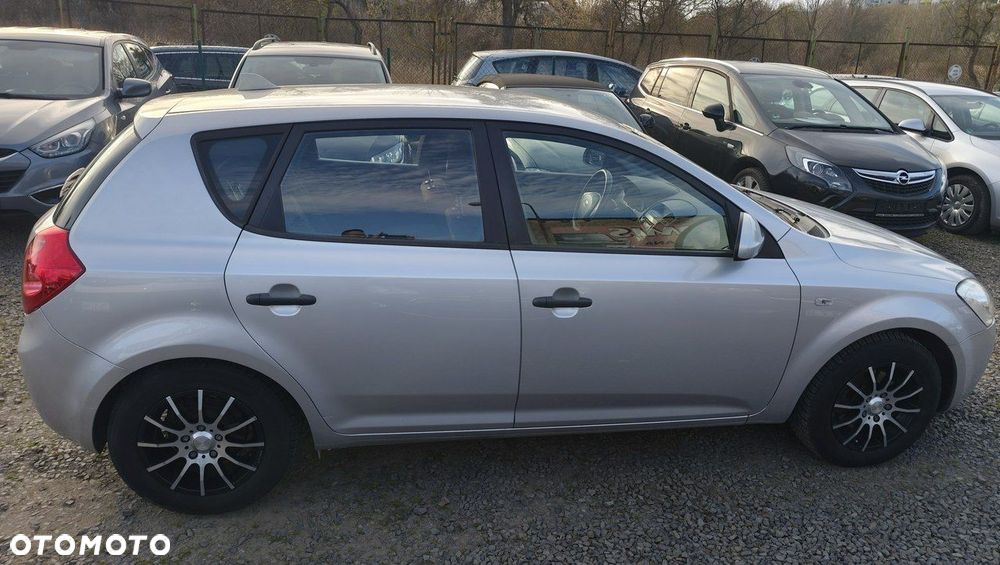 Kia Ceed 1.4 CVVT Attract - 8