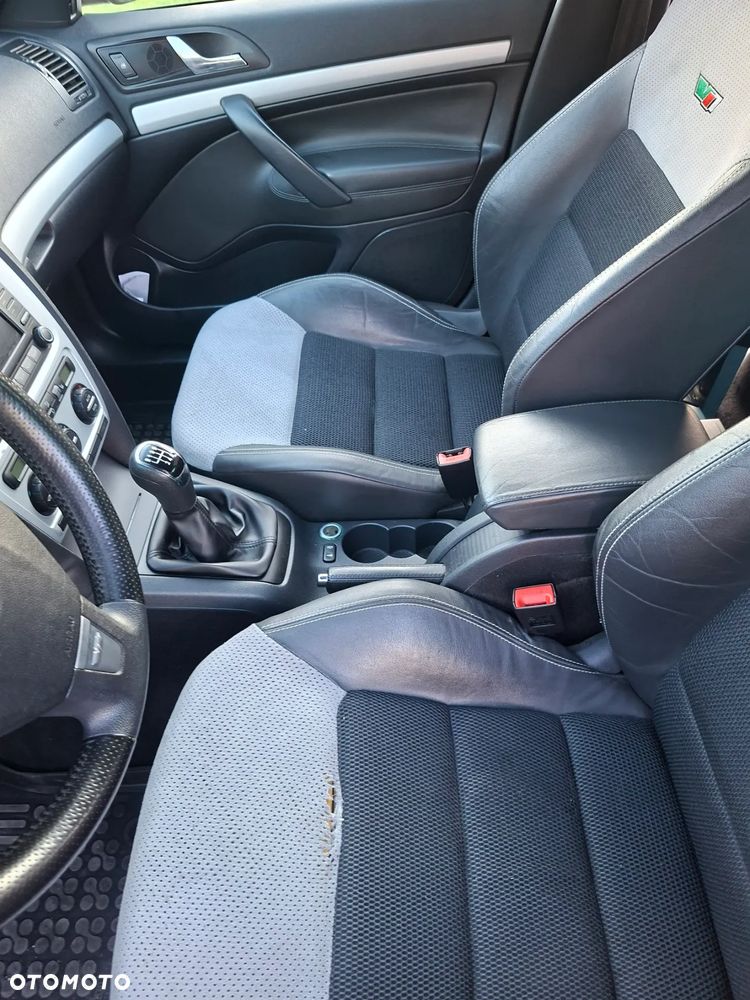 Skoda Octavia 2.0 TSI RS - 11