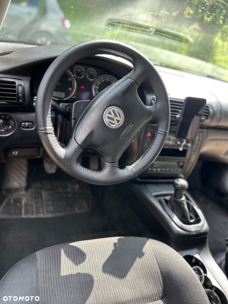 Volkswagen Passat 1.9 TDI Comfortline - 14