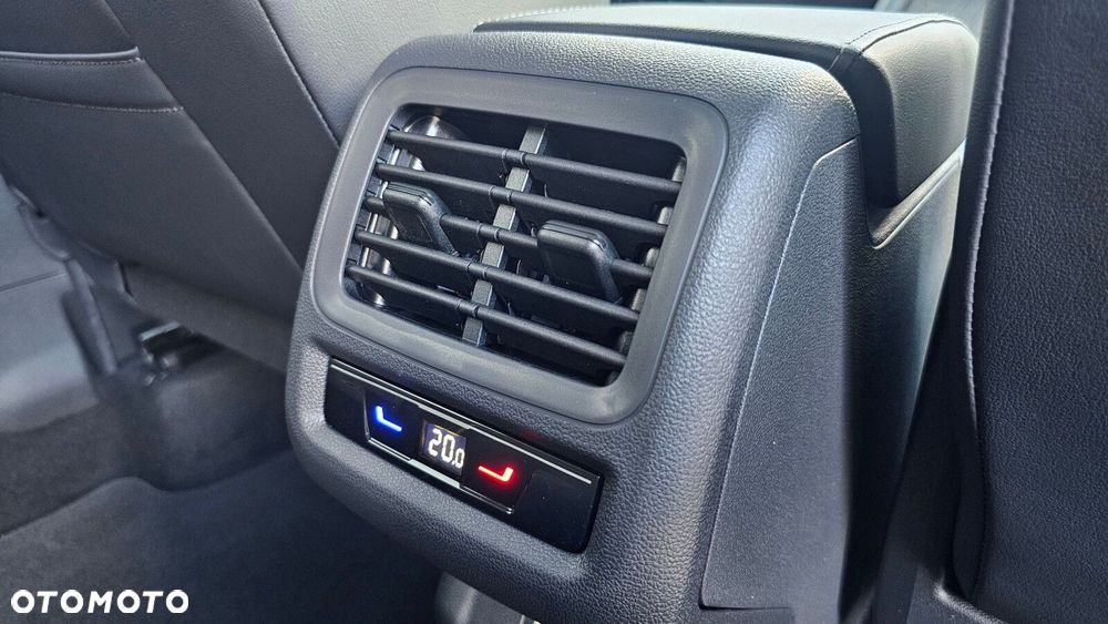 Volkswagen T-Roc - 23