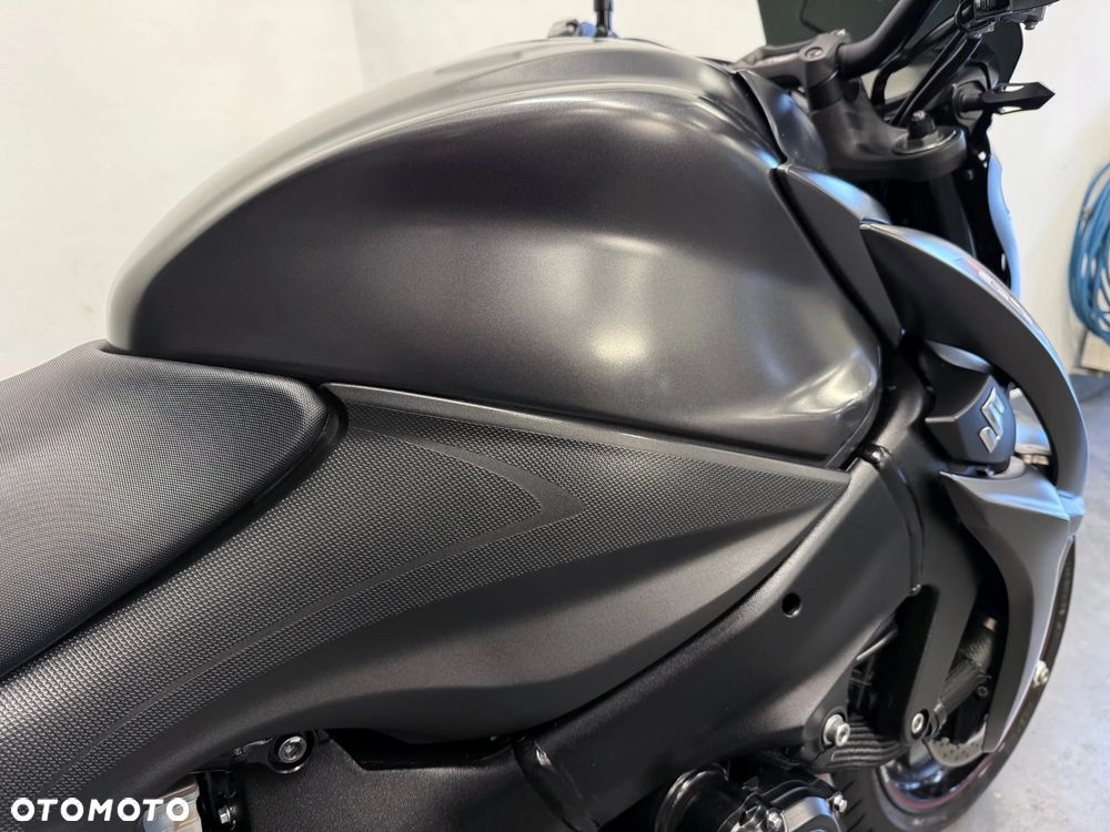 Suzuki GSX - 30
