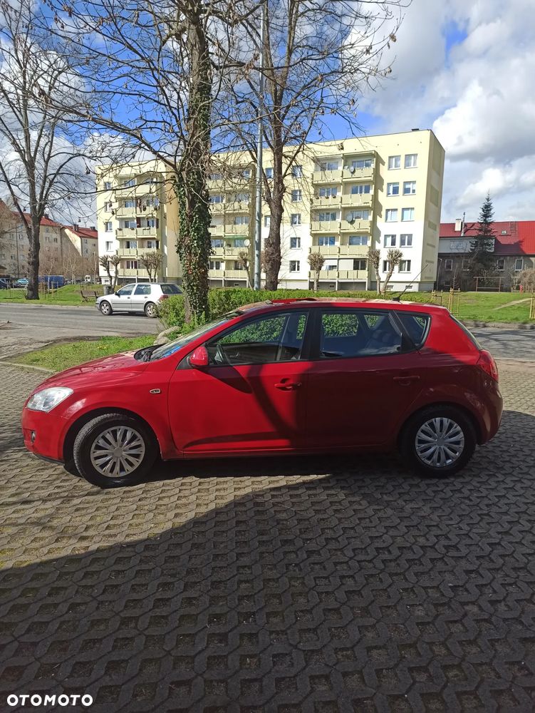 Kia Ceed - 4