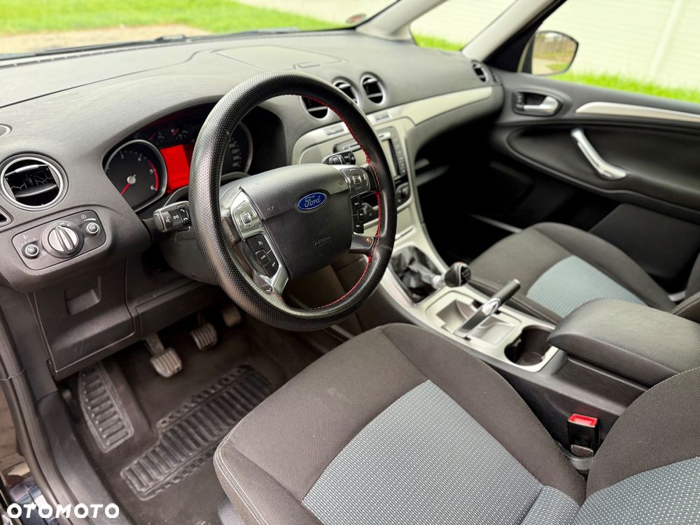 Ford Galaxy - 22