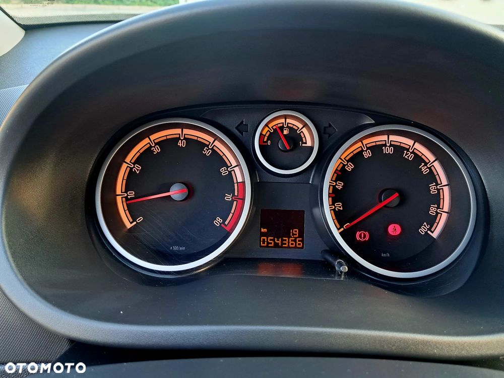 Opel Corsa 1.4 16V Cosmo - 13
