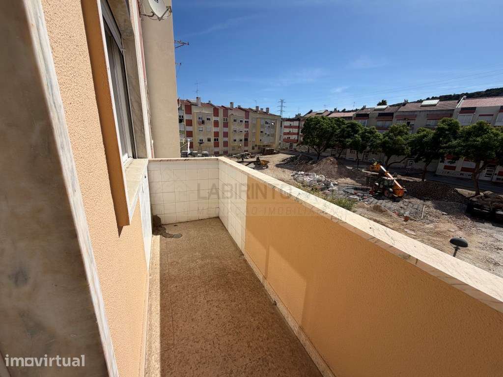 Arrenda-se Magnífico T2 Totalmente Remodelado nas Patameiras, Odivelas - Grande imagem: 2/11