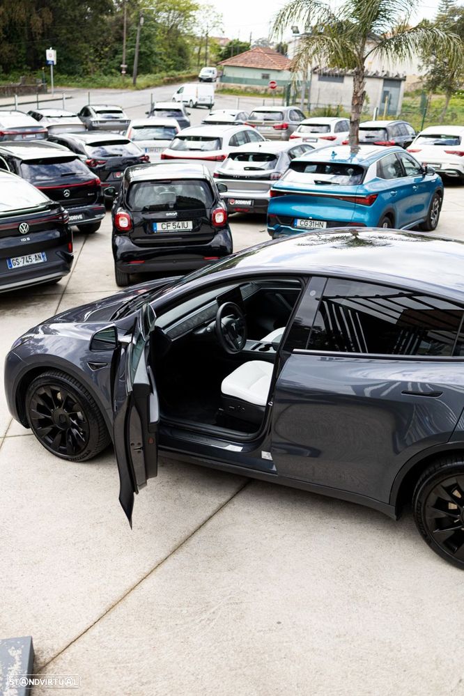 Tesla Model Y Long Range Dual Motor AWD - 21