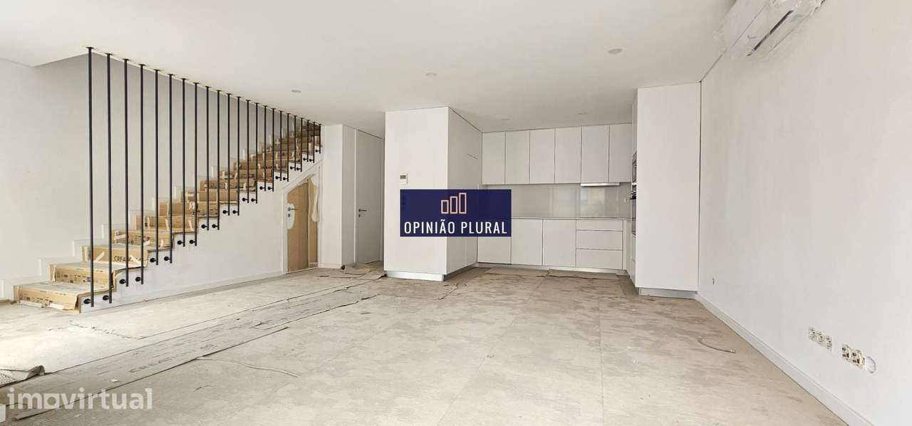 T1 Duplex Moderno com Varanda e Excelentes Acabamentos - Grande imagem: 2/19