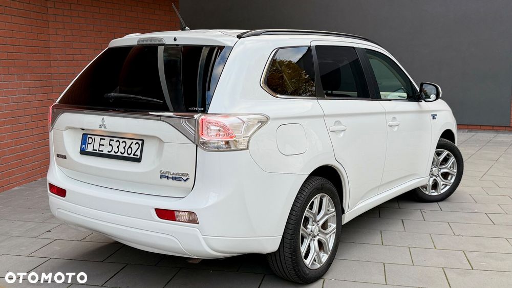 Mitsubishi Outlander 2.0 4WD Top - 4