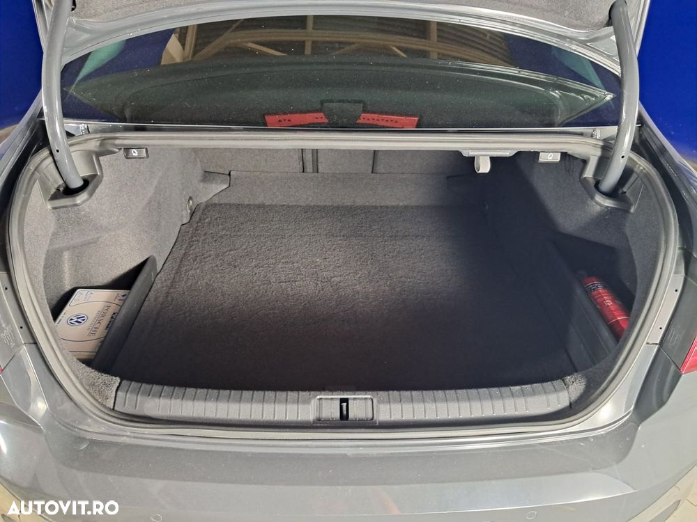 Volkswagen Passat - 25