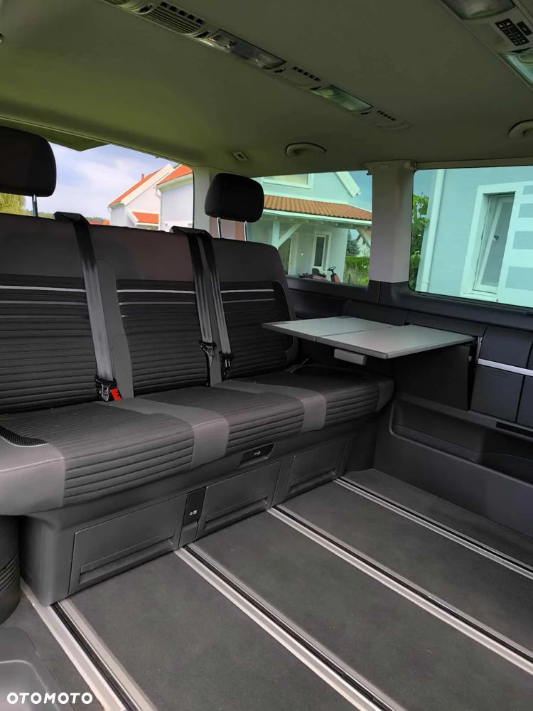 Volkswagen Multivan - 21