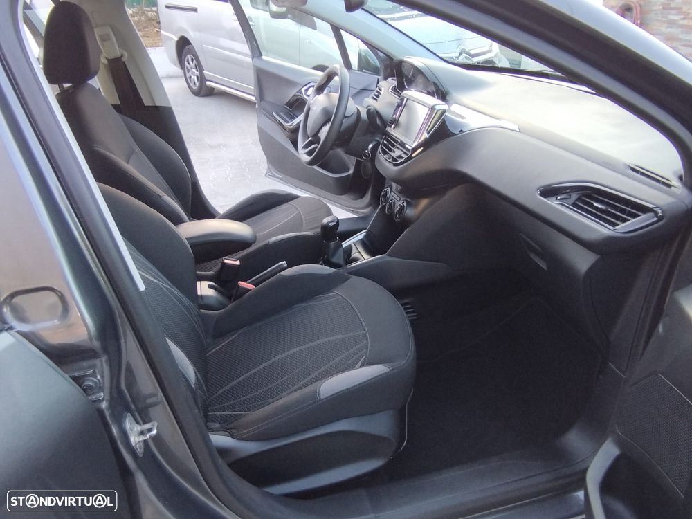 Peugeot 208 - 27