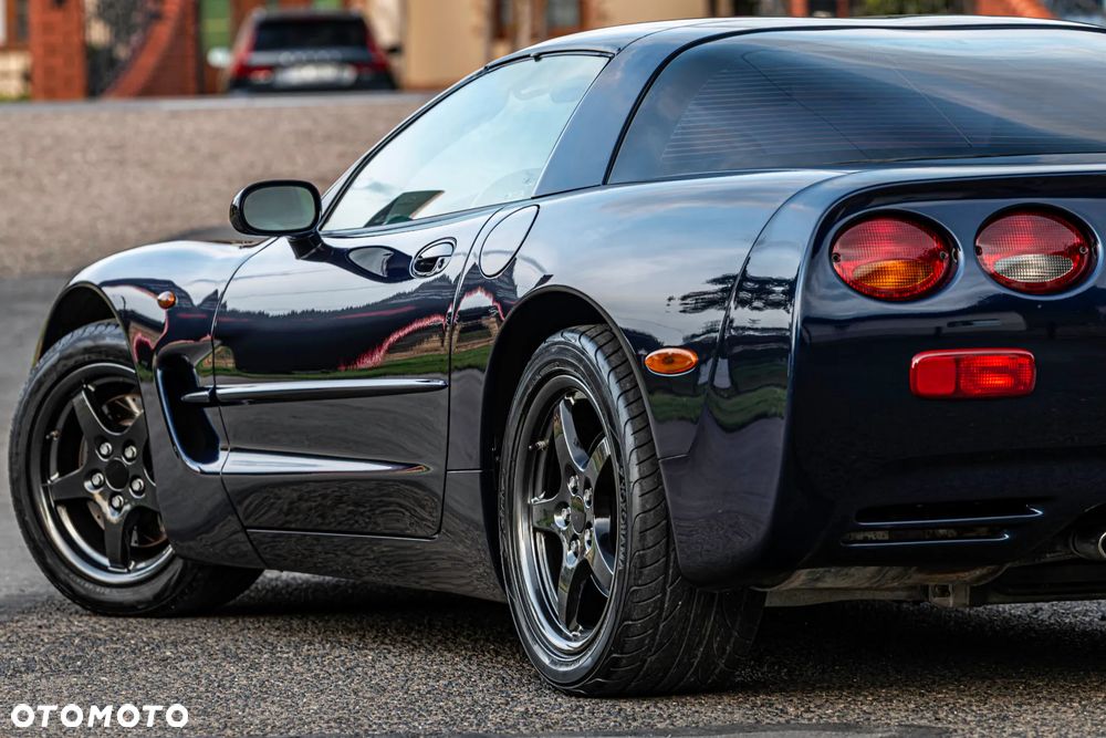 Chevrolet Corvette - 22