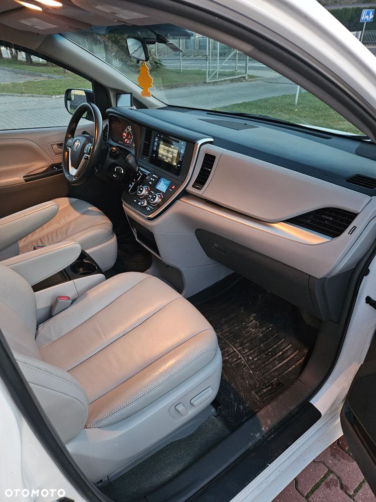 Toyota Sienna 3.5 V6 XLE AWD - 9