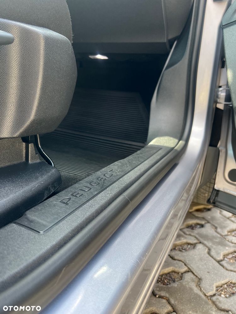 Peugeot 5008 1.6 BlueHDI Allure S&S EAT6 - 14