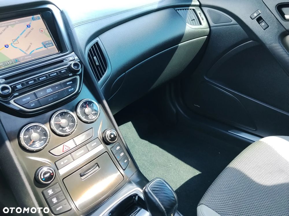 Hyundai Genesis Coupe 2.0 TCI Premium - 18