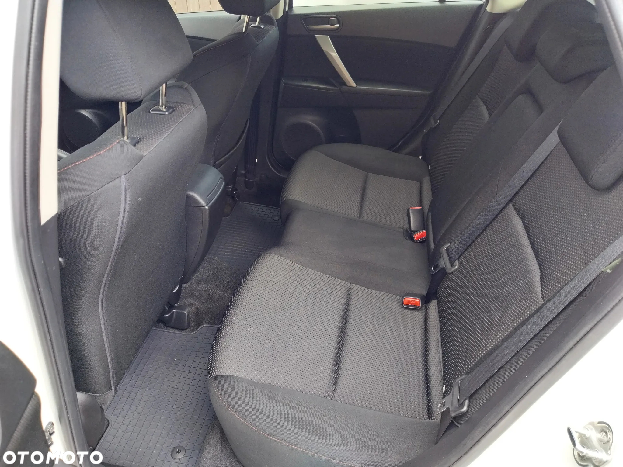 Mazda 3 1.6 Exclusive + - 17