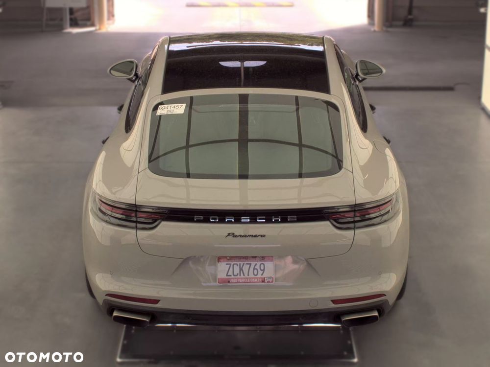 Porsche Panamera - 4