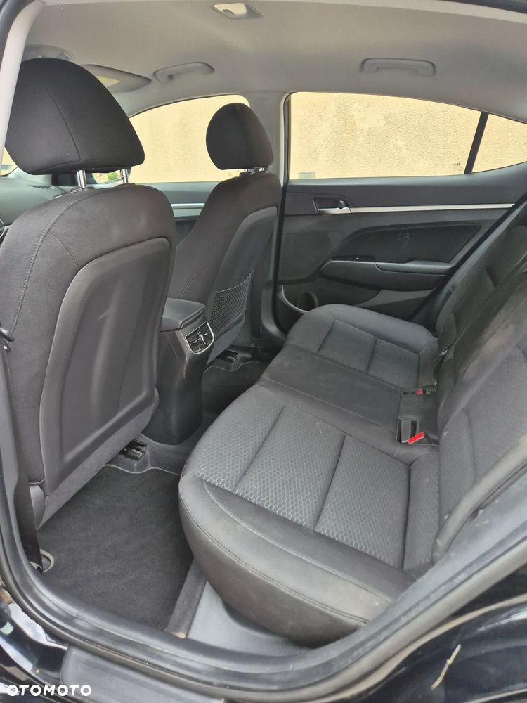 Hyundai Elantra 1.6 Comfort - 17