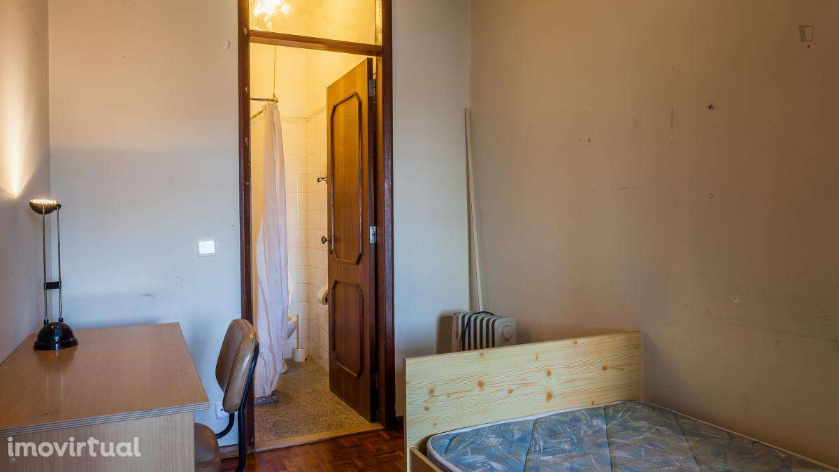 Quarto - localizado em Ramalde Porto - Grande imagem: 3/34