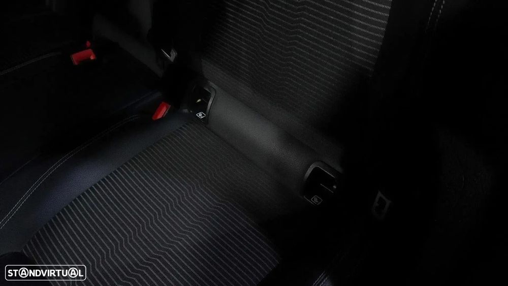 Mercedes-Benz GLA 200 d 8G-DCT Progressive Advanced - 48