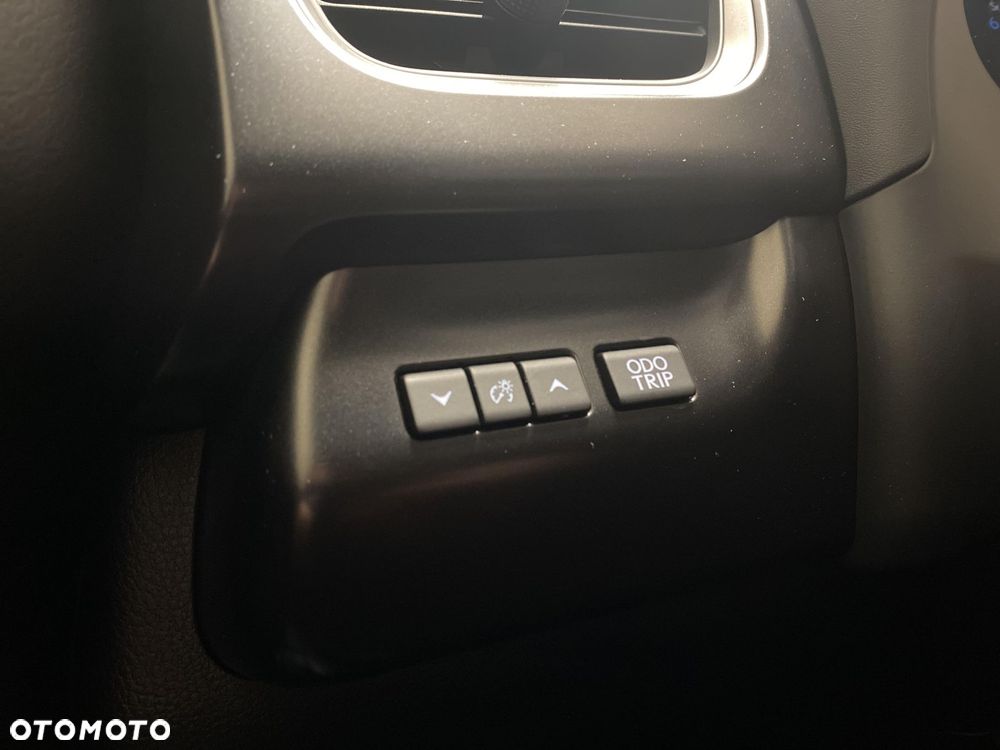 Lexus UX 300h Business - 18