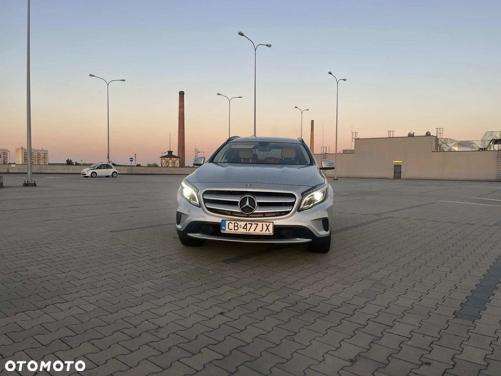 Mercedes-Benz GLA 200 - 1
