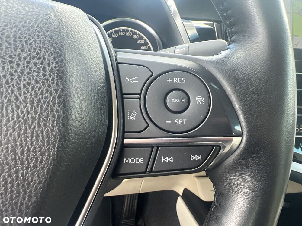 Toyota Camry 2.5 Hybrid Executive CVT - 17