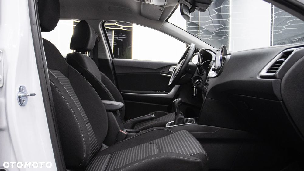 Kia Ceed 1.5 T-GDI M - 17