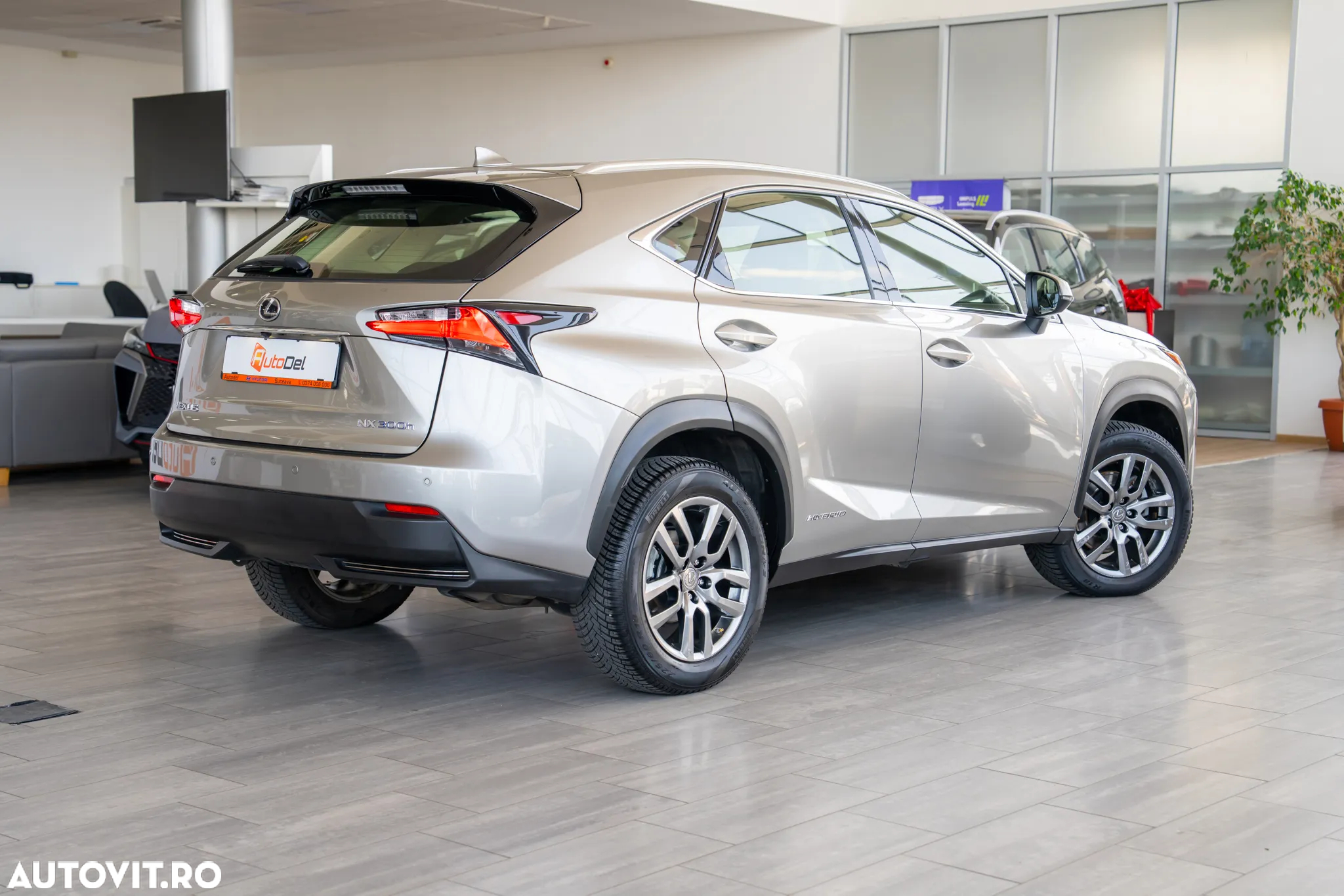 Lexus Seria NX 300h AWD Business - 4