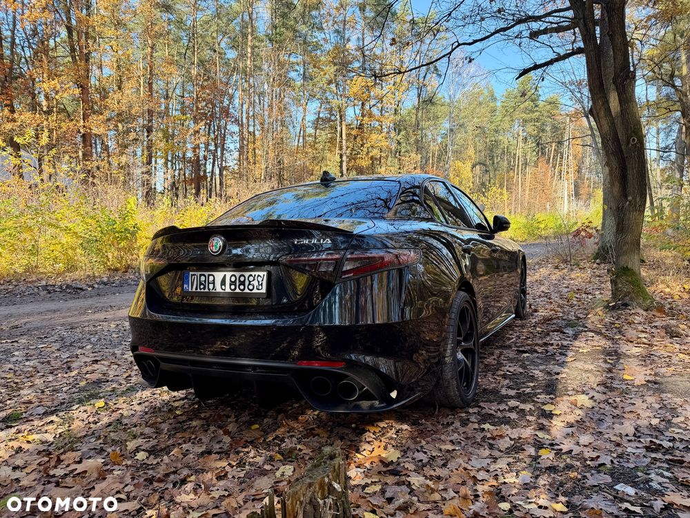 Alfa Romeo Giulia 2.9 V6 Bi-Turbo AT8 Quadrifoglio - 11