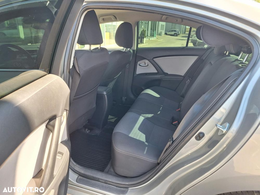 Toyota Avensis 2.0 D-4D Elegance - 6