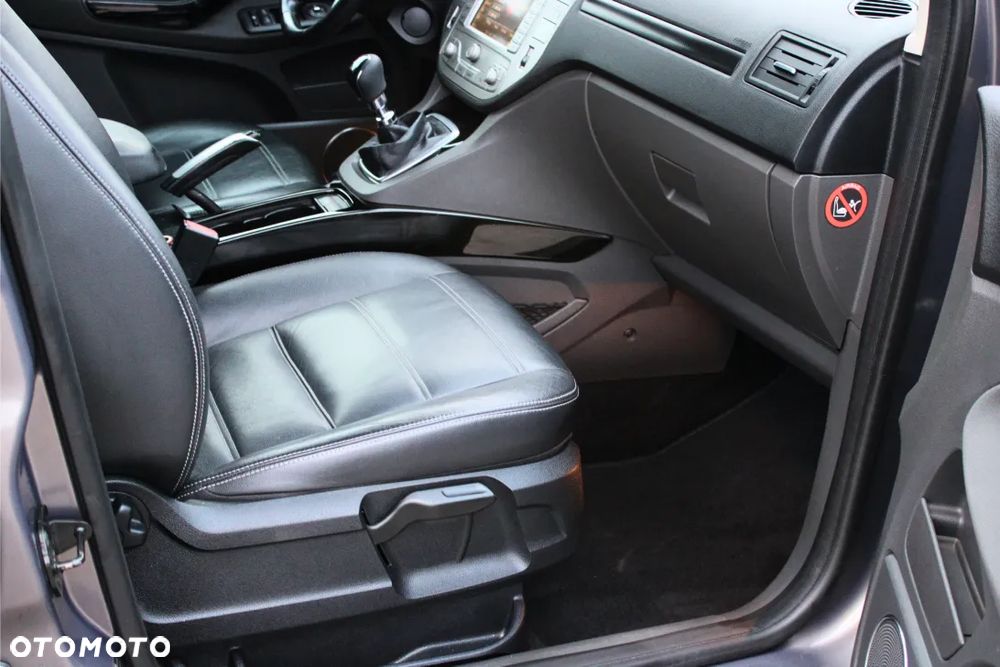 Ford Kuga 2.0 TDCi 2x4 Titanium - 16