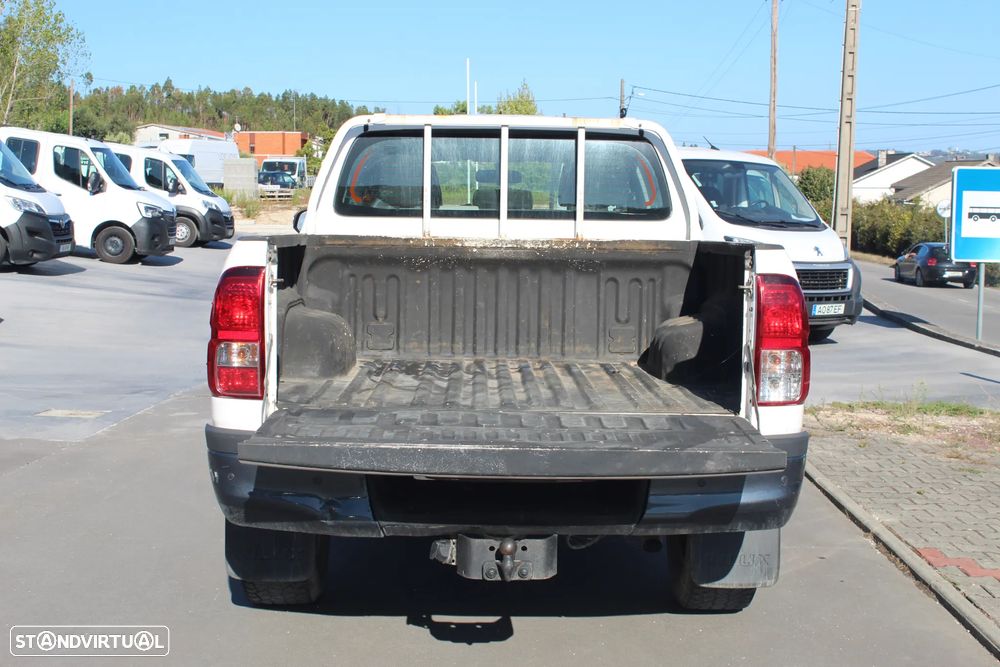 Toyota Hilux 2.4 D-4D 4WD CD CM - 8