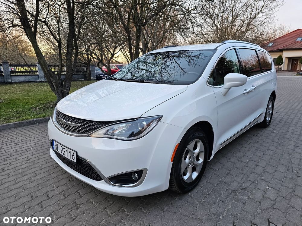 Chrysler Pacifica - 2