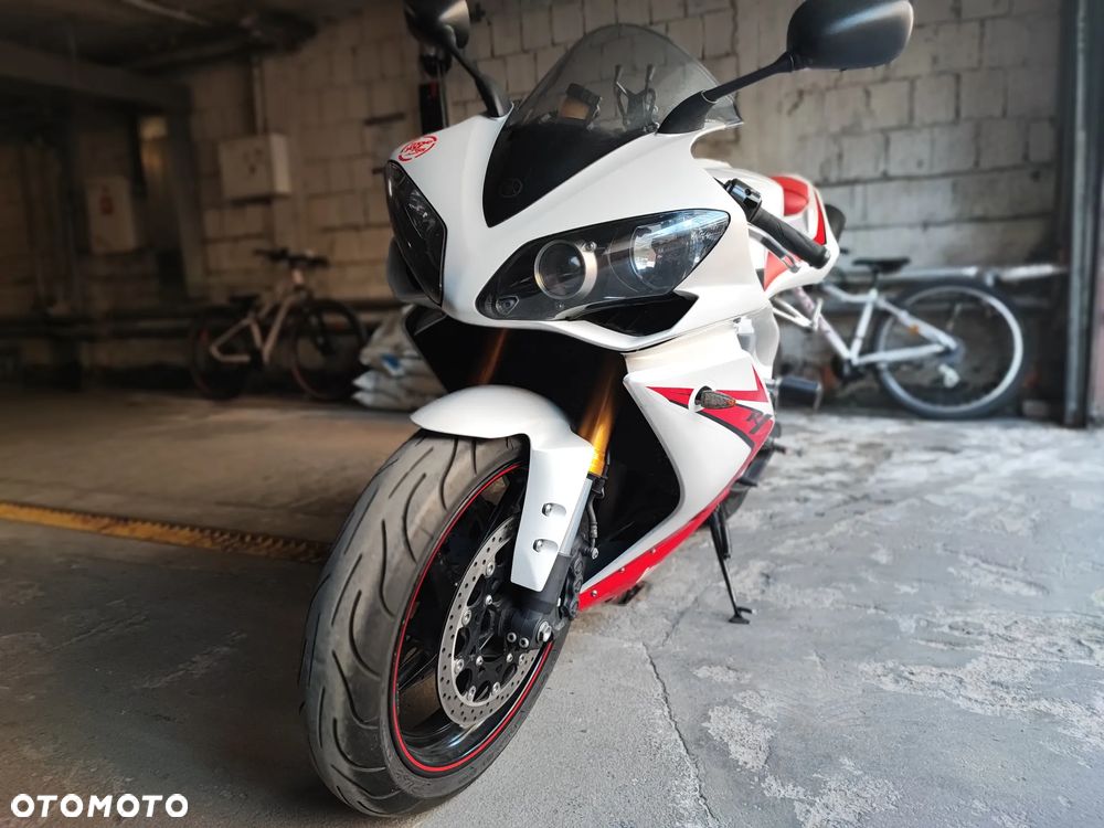 Yamaha R1 - 5
