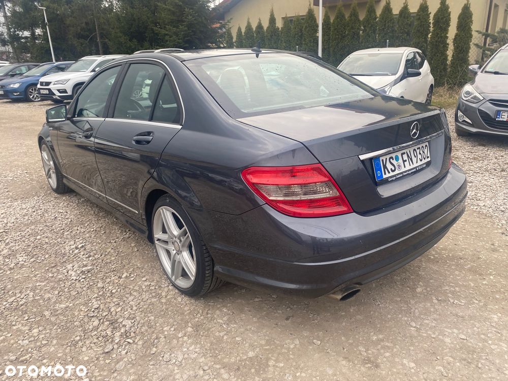 Mercedes-Benz Klasa C 180 CGI BlueEFFICIENCY Avantgarde - 4