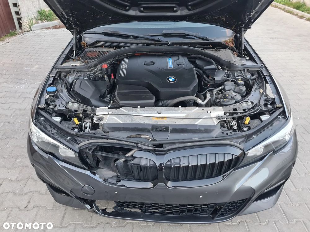 BMW Seria 3 330e M Sport - 14