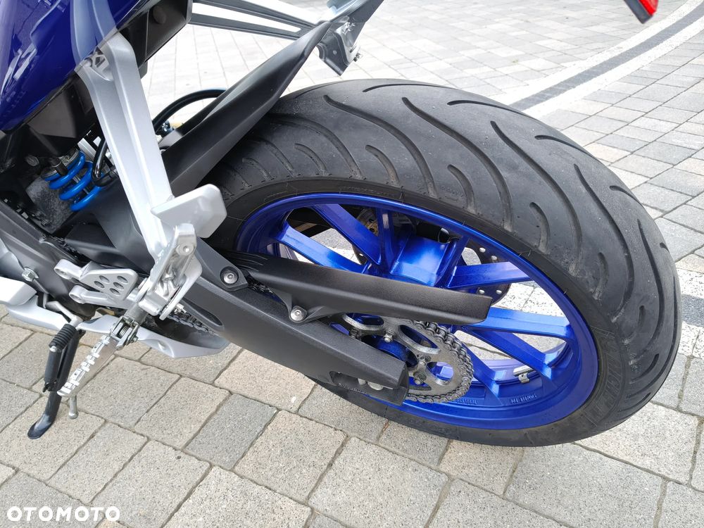 Yamaha YZF - 17