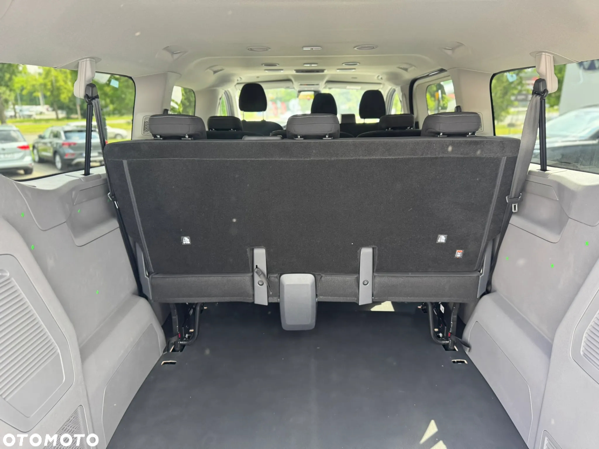 Volkswagen Caravelle - 25
