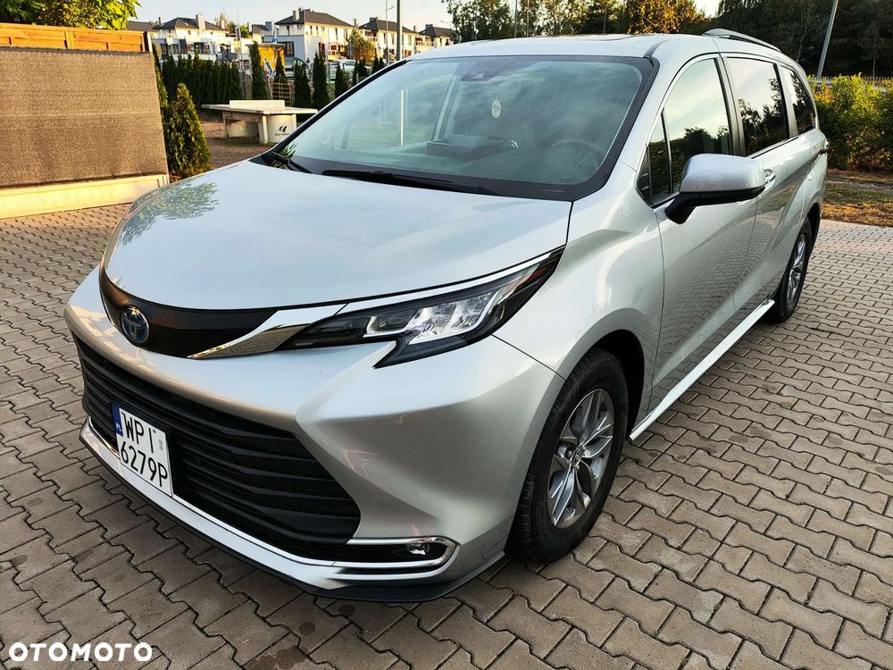 Toyota Sienna - 2