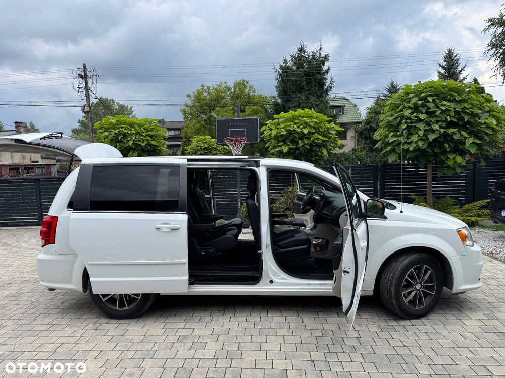 Dodge Grand Caravan - 6