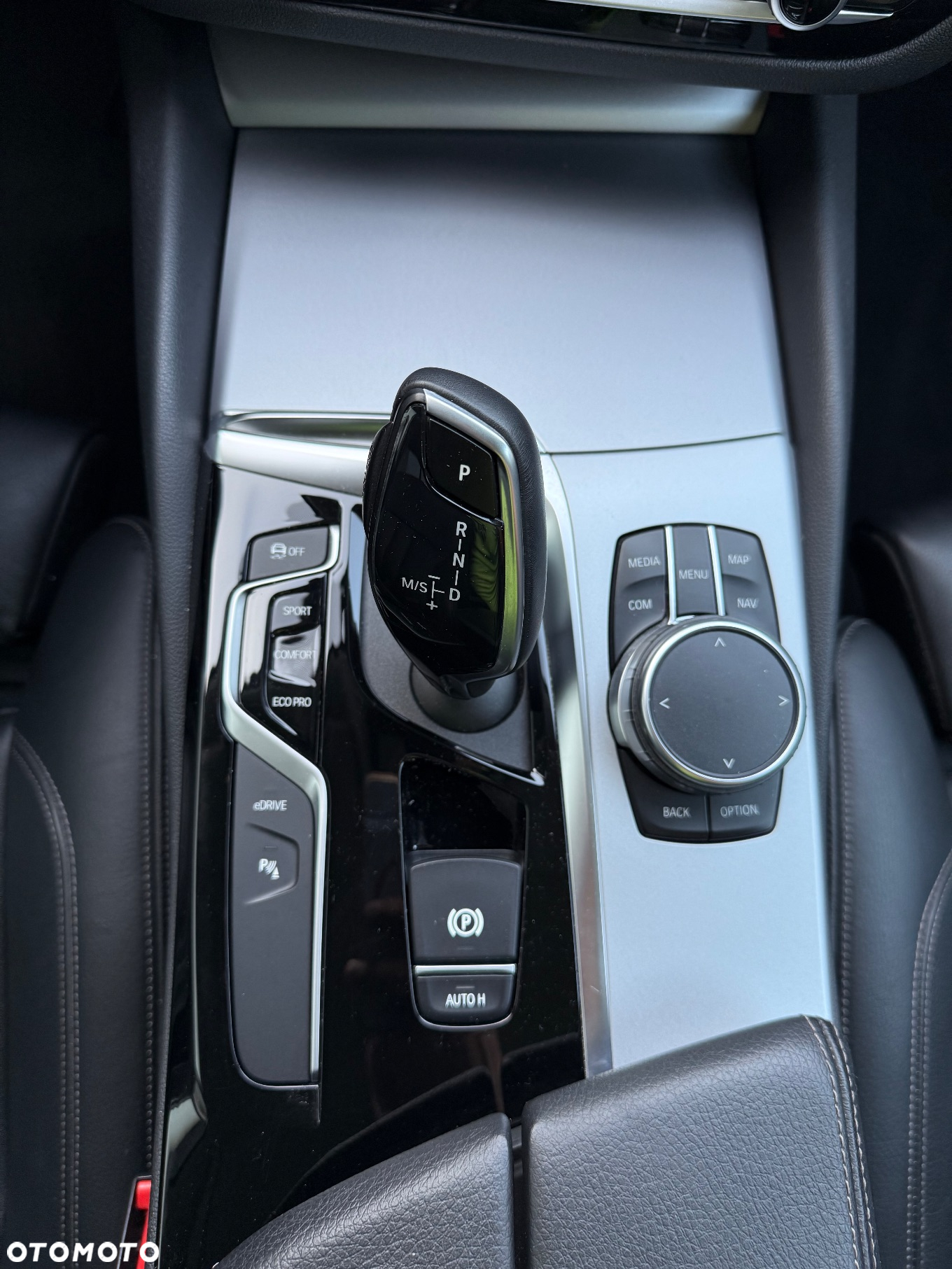 BMW Seria 5 530e sport - 33