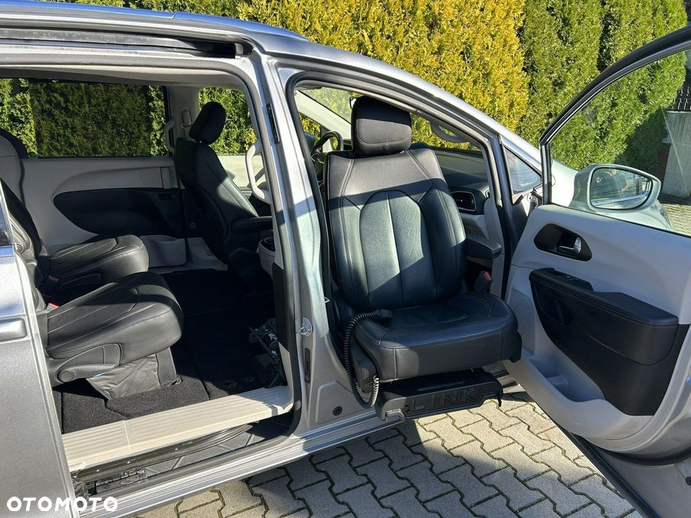 Chrysler Pacifica - 8