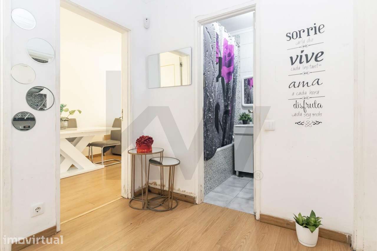 T2 COM 80 m2 no Vale da Amoreira| UMA OPORTUNIDADE PARA TRANSFORMAR UM - Grande imagem: 3/33