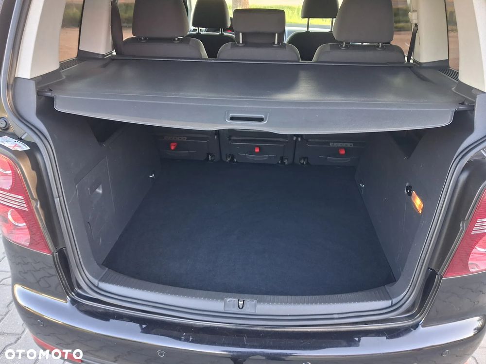 Volkswagen Touran 2.0 TDI DPF Trendline - 24