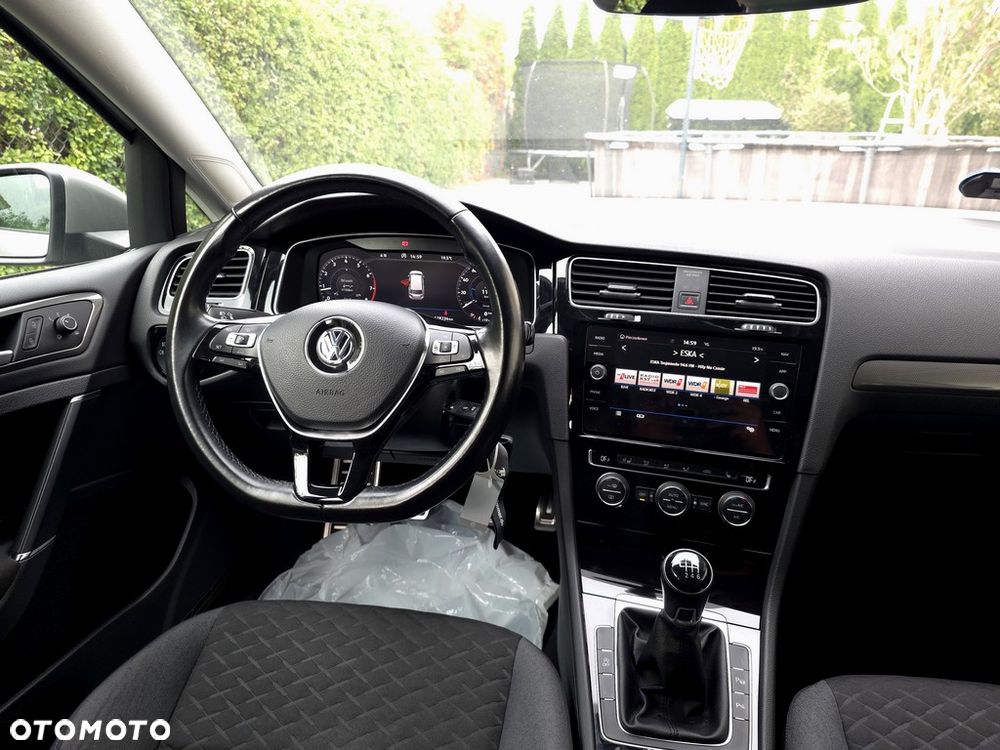 Volkswagen Golf - 6