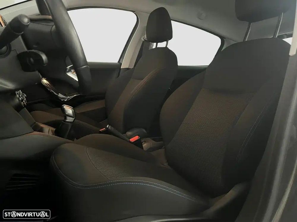 Peugeot 208 - 7