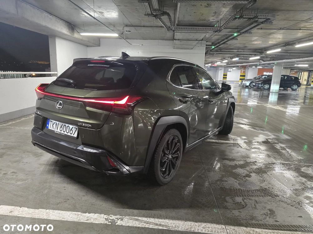 Lexus UX 2024