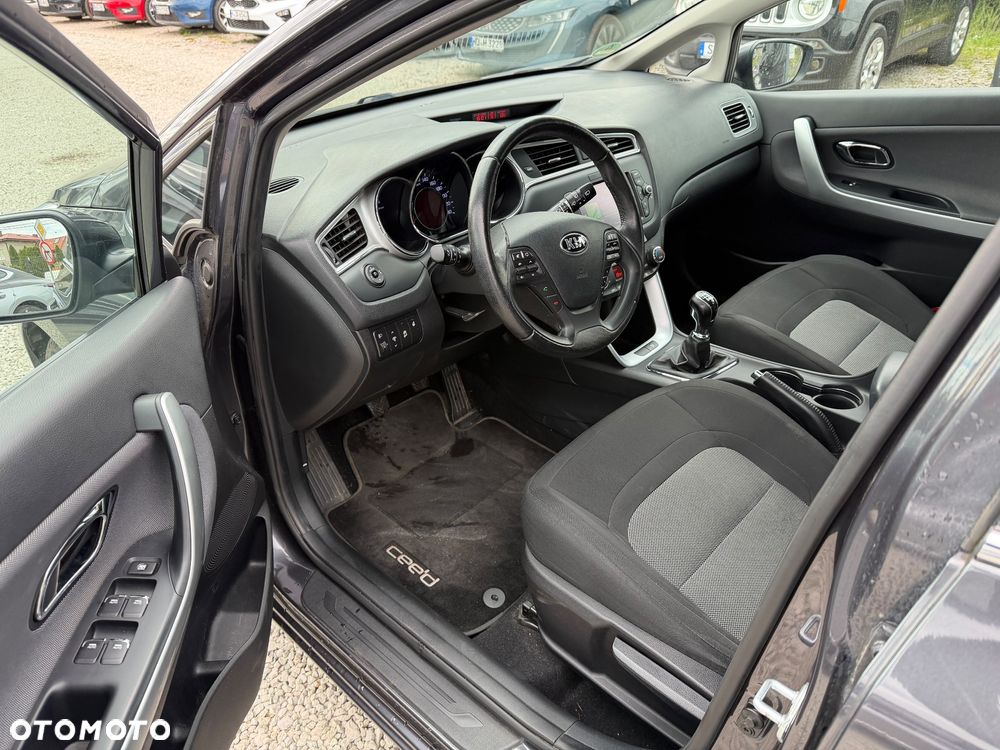 Kia Ceed 1.6 CRDi 136 ISG Dream-Team Edition - 23