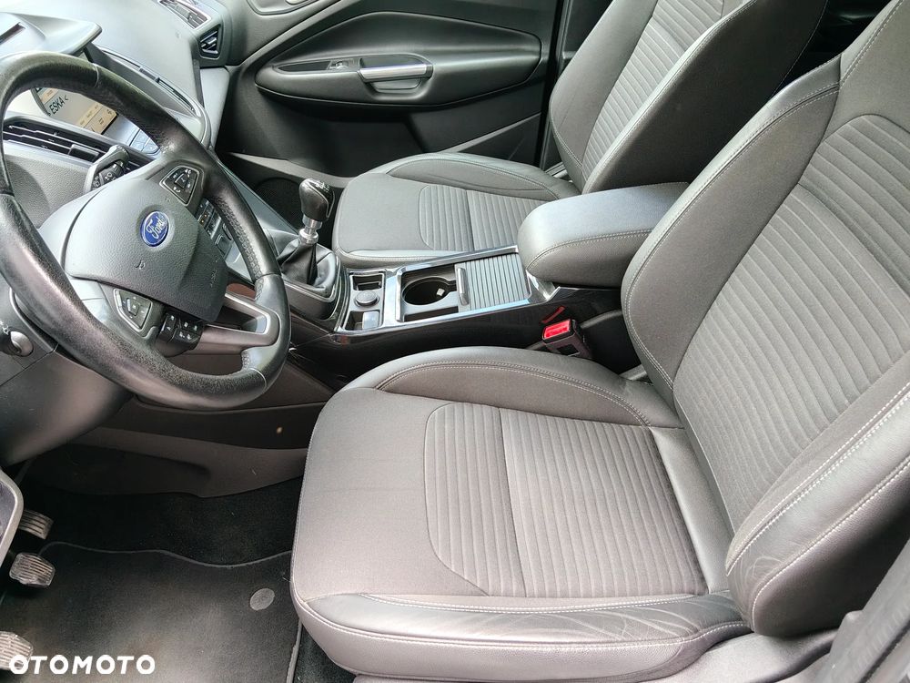 Ford Kuga 2.0 TDCi 2x4 Titanium - 21